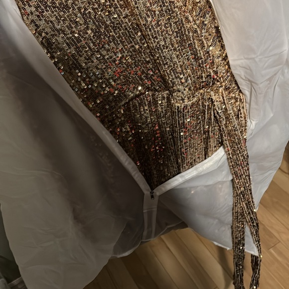 GOLD DRESS - Picture 11 of 12